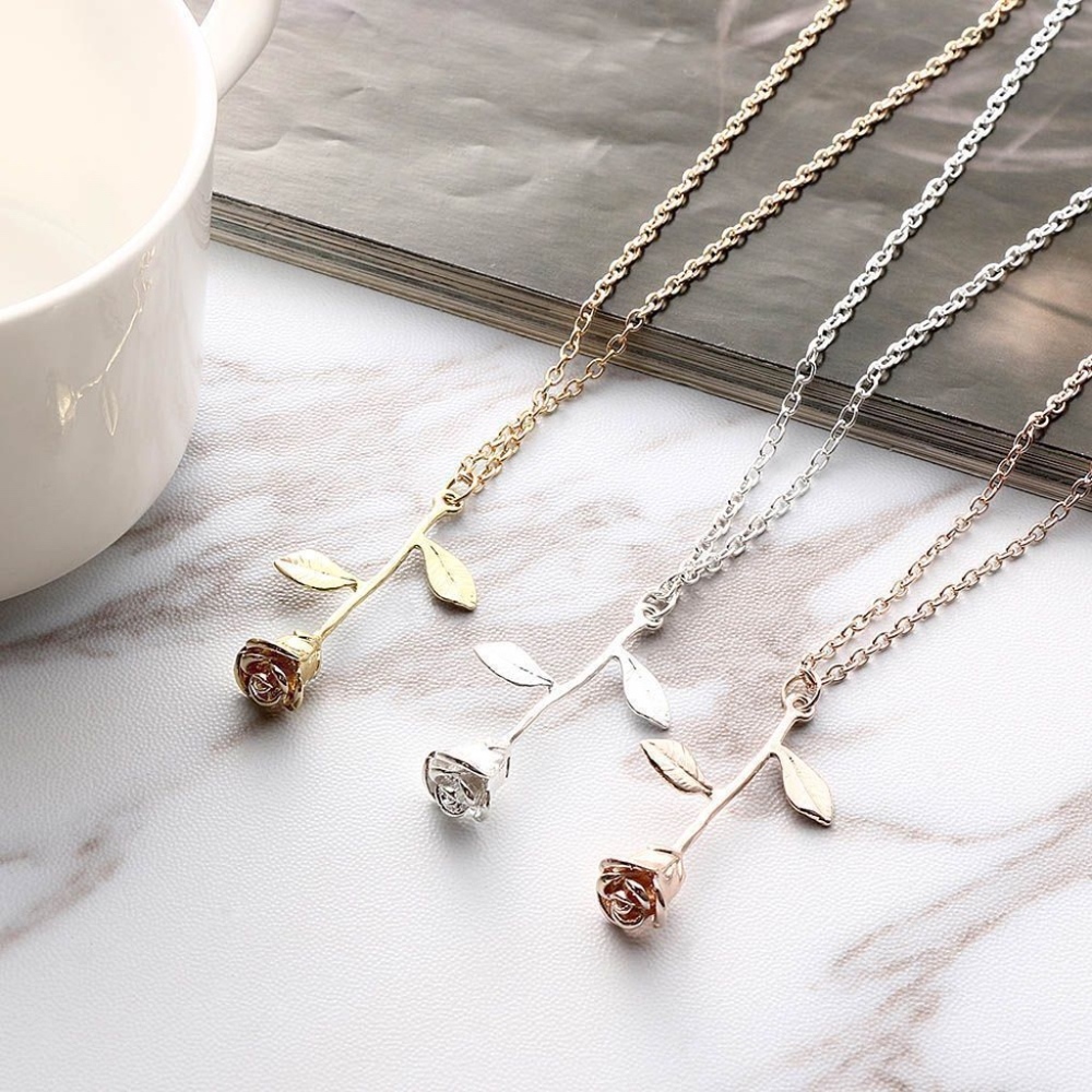 Beauty and the Beast enchanted rose necklace - Picture 4 of 8